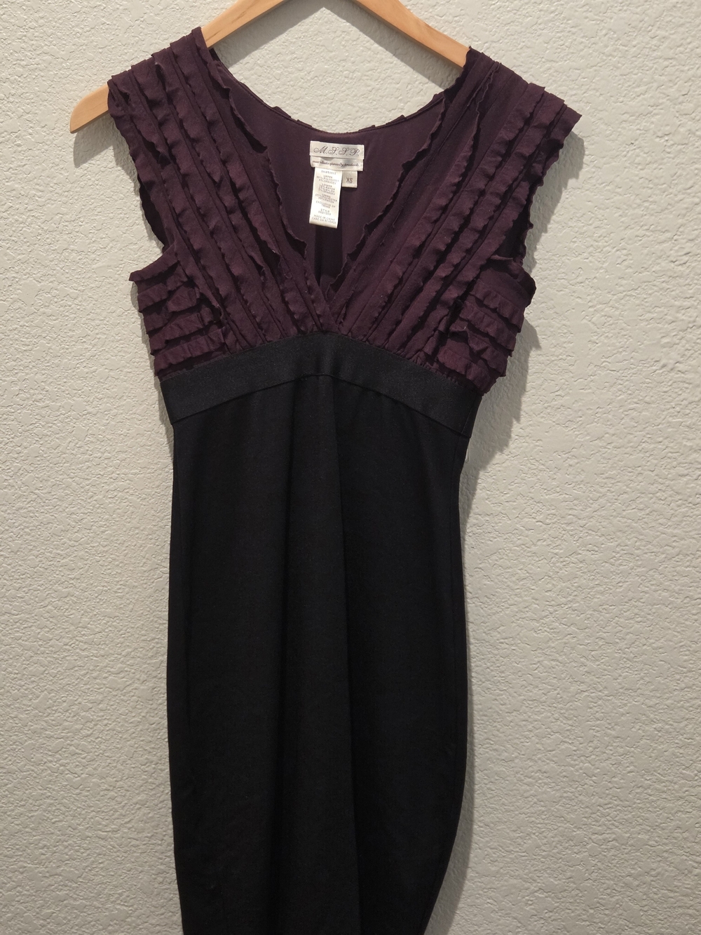 Elegant Two-Tone Ruffled V-Neck Dress - Purple and Black